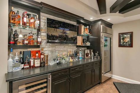 Basement Home Theater, Espresso Kitchen, Basement Laundry Room, Basement Bar Designs, Basement Inspiration, Basement Kitchen, Man Cave Home Bar, Small Basements, Basement House