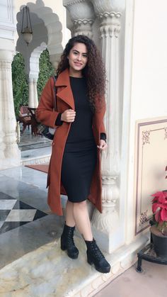 Bodycon Dress For Winter, Womens Western Outfits Classy, Shimla Outfit Ideas Women, How To Style Bodycon Dress In Winter, Winter Bodycon Dress Outfit, Manali Outfit Ideas Women, Bodycon Dress With Blazer Outfit, Bodycon Dress Outfit Winter, Bodycon Dress With Coat