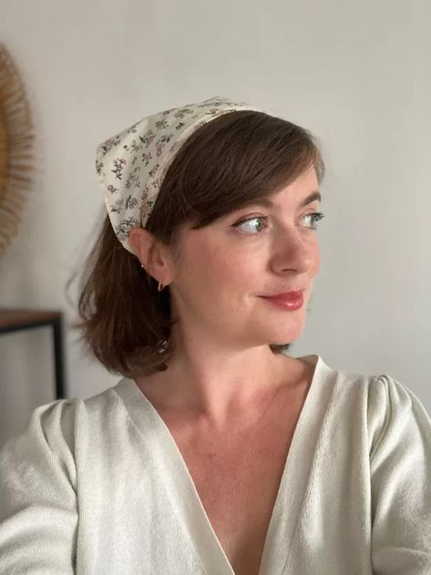 Short Hair Cottagecore Styles, Cottage Core Headscarf, Short Hair Hair Scarf, Hair Scarf Sewing Pattern, Cottage Core Short Hair, Cottage Core Diy Clothes, How To Sew A Head Scarf, Cottage Core Hair Accessories, Hair Bandana Aesthetic