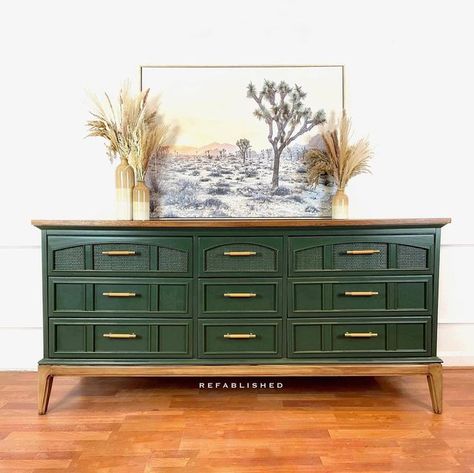 Wise Owl Paint on Instagram: "Paint can definitely create a statement piece of furniture! @refablished chose color Foxtrot for a sleek dresser that embraces simplicity yet doesn’t lack beautiful detail. This gorgeous forest green will bring the feel of nature inside your home🖤 #wiseowlpaint #wiseowlpaints #wiseowlcolortrends #chalksynthesispaint #furnitureflip #furnitureflipper #thrifted #thriftedhome #moneyfornothing #imadeitlovelyagain #upcycledfurniture #beforeandafter #modernstyle #modernde Forest Green Dresser Bedroom, Refinished Green Furniture, Wise Owl Foxtrot, Forest Green Bedroom Furniture, Green Refinished Dresser, Green Comode, Wise Owl Paint Foxtrot, Diy Green Dresser Furniture Makeover, Moss Green Furniture