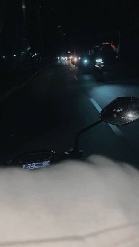 night ride Late Night Rides Aesthetic, Motor Ride Night, Late Night Drives Aesthetic With Him, Night Ride With Boyfriend, Night Ride, Wall Tv Unit Design, Unit Design, Late Night Drives, Cute Couples Photos