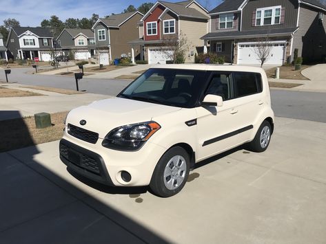 2013 Kia Soul, White Kia Soul, Cute Kia Soul, Kia Soul Aesthetic, Kia Soul Interior, Kia Soul Accessories, Kia Soul 2016, Carros Kia, Kia Soul 2010