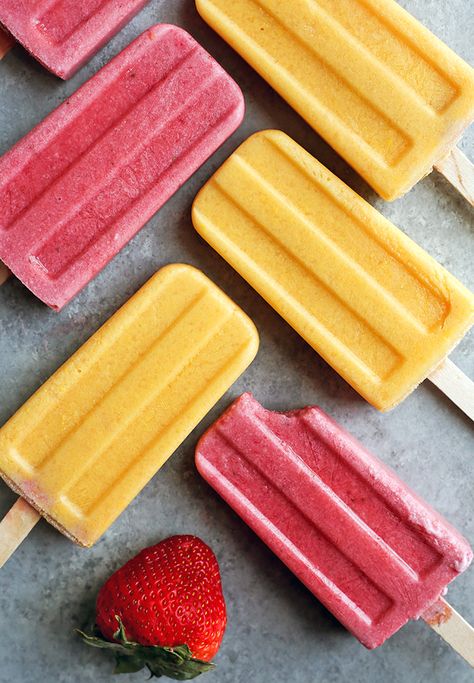 These Paleo Vegan 2 Ingredient Fruit Popsicles are easy to make and make a great summer treat. They are dairy free, nut free, and so delicious! These popsicles are so easy and so great for Low Fodmap Fruits, Paleo Fruit, Vegan Popsicles, Homemade Sorbet, Butter Pecan Ice Cream, Recipes Using Bananas, 2 Ingredient Recipes, Healthy Popsicles, Desserts Keto