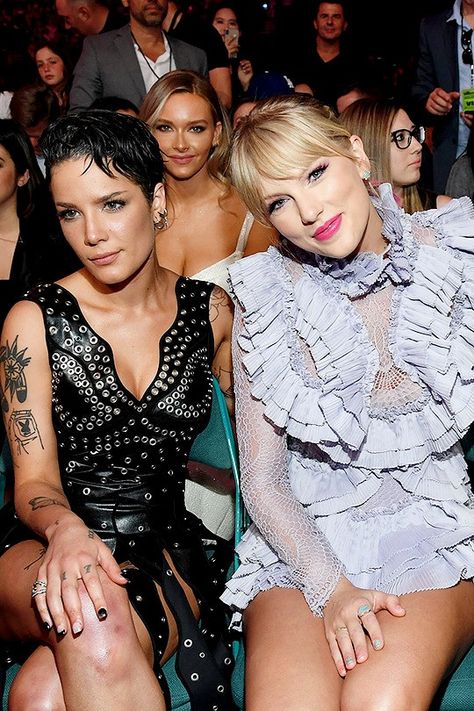 Taylor swift and halsey at the billboard music awards 2019 Halsey And Taylor Swift, Taylor Swift And Halsey, Taylor Swift With Her Awards, Taylor Swift Grammys 2021, Taylor Swift 2021 Grammys Performance, Taylor Swift Billboard Music Awards 2019, Taylor Swift Videos, Halsey, Billboard Music Awards