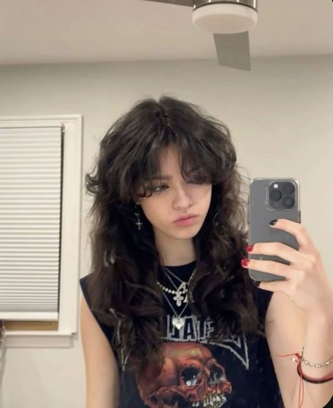 Hangodango on tiktok Short Grunge Hair, Hair Inspiration Long, Shaggy Haircuts, Hair Inspiration Short, Haircuts For Wavy Hair, Wolf Cut, Hair Stylies, Haircuts For Women, Cut My Hair