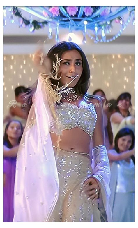 Rani Mukerji 90s Lehenga, Rani Mukherjee Lehenga, Movie Fits, Rani Mukherji, 90s Bollywood Fashion, Bollywood Designer Sarees, Rani Mukherjee, Bollywood Theme, Patiyala Suit