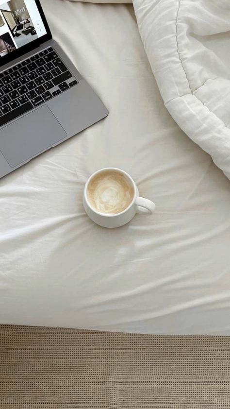 Build A Portfolio, Café Aesthetic, Aesthetic Laptop, Cream Aesthetic, Coffee Photos, Coffee Aesthetic, Minimal Aesthetic, Aesthetic Coffee, Coffee Is Life