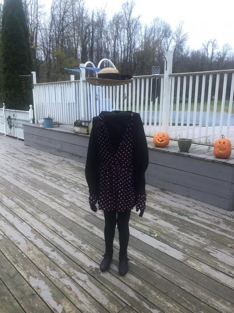 A Perfect DIY Invisible Girl Illusion Costume Invisible Halloween Costumes, Invisible Man Diy Costume, Invisible Person Costume, Invisible Head Costume, Optical Illusion Halloween Costumes, Diy Halloween Ghost Costume, Diy Invisible Man Costume, Optical Illusion Costumes, Illusion Costumes Diy