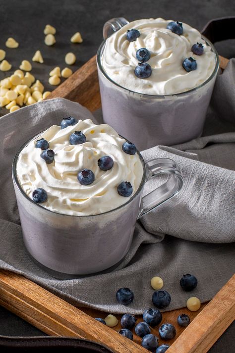 Aesthetic Hot Chocolate, Hot Chocolate Ideas, Hot Chocolate Aesthetic, Chocolate Aesthetic, Gourmet Hot Chocolate, Highbush Blueberry, Hot Drinks Recipes, Chocolate Ideas, Hot Chocolate Bar