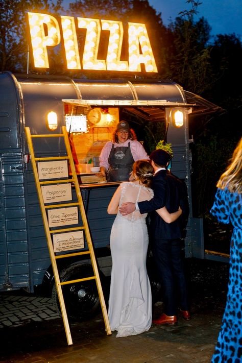 Outdoor Wedding Food, Outdoor Wedding Foods, Wedding Food Catering, Pizza Wedding, Pizza Food Truck, Food Truck Wedding, Pizza Truck, Mums Wedding, Food Catering