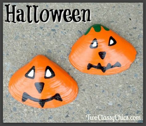 Pumpkin Shells Crafts, Halloween Seashells, How To Paint Seashells, Seashell Decorations, Shells Decor, Painted Seashells, Shell Ideas, Halloween Craft Projects, October Crafts