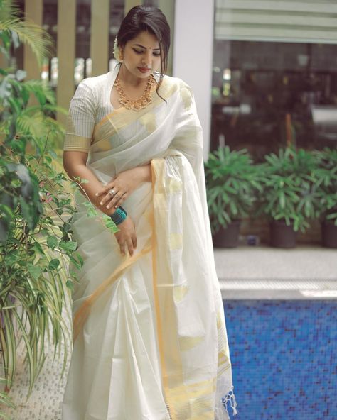 Onam Outfits Ideas, Kerala Saree Blouse, Onam Outfits, Kerala Saree Blouse Designs, New Saree Blouse Designs, Traditional Blouse Designs, Set Saree, Indian Saree Blouses Designs, Blouse Designs Indian