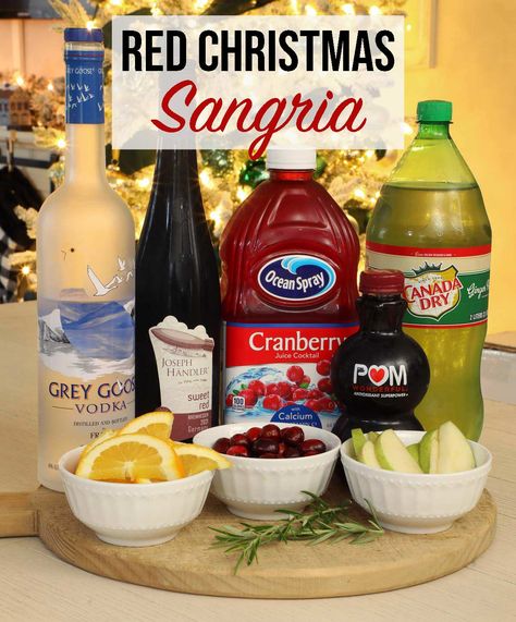 Red Christmas sangria is a festive twist on a red wine sangria with vodka, cranberry and pomegranate. This makes a perfect holiday cocktail! Holiday Sangria Recipes Christmas, Cranberry Wine Cocktail, White Wine Christmas Sangria, Winter Sangria Recipes Easy, Christmas Sangria Recipes Easy, Cranberry Sangria Recipes, Sparkling Sangria Recipes, Sangria Recipes Red, Sangria Vodka Recipe