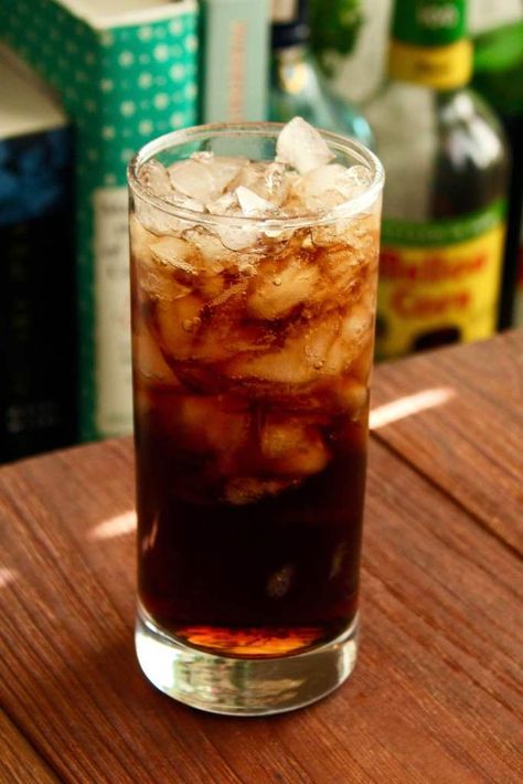 Pepsi Recipe Coke Cola Recipe, Coca Cola Recipes, Cola Syrup, Cola Recipe, American Cocktails, Soda Recipe, Cinnamon Oil, Keto Plan, Clam Recipes