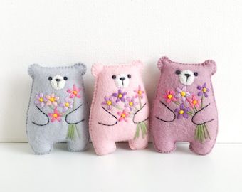 Embroidered Felt Animals, Felt Panda Ornament, Teddy Bear Plushies, Felt Bear, Embroidery Felt, Felt Plushie, Bear Cute, Pocket Hug, Sewing Stuffed Animals