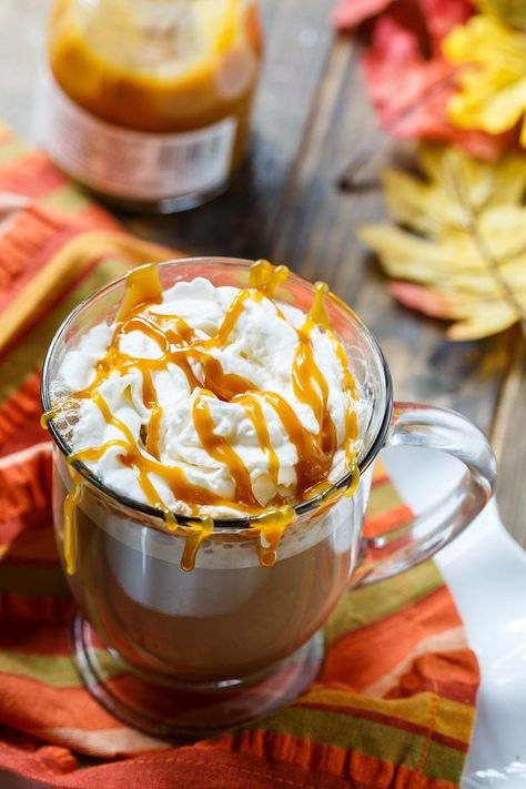 Holiday Coffee Drinks, Salted Caramel Latte, Keurig Coffee Recipes, Caramel Apple Cider, Nespresso Recipes, Apple Cider Caramels, Easy Coffee Recipes, Copycat Starbucks Recipes, Butter Coffee