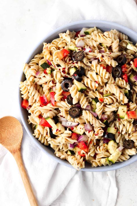 Paleo Pasta Salad (Vegan, Gluten Free, Dairy Free) Paleo Pasta Recipe, Gluten Free Pasta Salad Recipes, Paleo Pasta, Gluten Free Pasta Salad, Salad Recipes Gluten Free, Pasta Salad Dressing, Gluten Free Noodles, Vegan Salad Recipes, Summer Cookouts