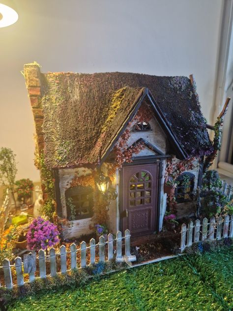 Sylvanian house turned witch cottage Sylvanian House Makeover, Minatures House, Miniature Witches Cottage, Sylvanian Families House Makeover, Calico Critters House Makeover, Doll House Inspiration, Sylvanian Families House Diy, Calico Critters House Ideas, Sylvanian Families Display