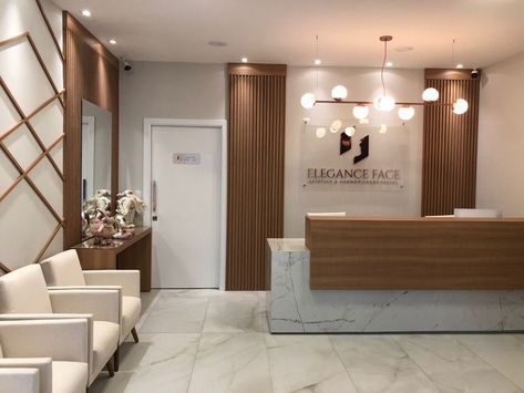 Doctor Reception Area, Modern Doctors Office Waiting Rooms, Small Dental Clinic Interior Design, Wall Decor Reception, Boutique Reception Desk, Studio Reception Desk, Boutique Reception, Dentist Office Design Interiors, Waiting Room Ideas