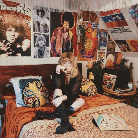 70s Room Bedrooms, 70s Room Inspiration, 70s Rock And Roll Aesthetic, Rock And Roll Aesthetic Room, Rock Room Aesthetic, 70s Themed Bedroom, 60s Rock And Roll, Rock Room Decor, Rocker Bedroom