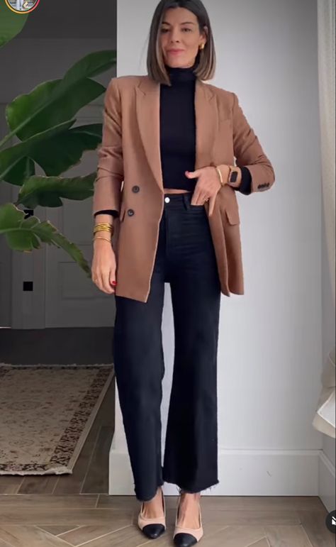 Outfits With Brown Blazers For Women, Black And Brown Business Outfit, Brown Blazer Outfits For Women Work, Gray And Khaki Outfit, Caramel Blazer Outfit, Brown Blazer Outfits For Women, Dark Brown Blazer Outfit, Tan Blazer Outfits Women, Korean Formal Outfit