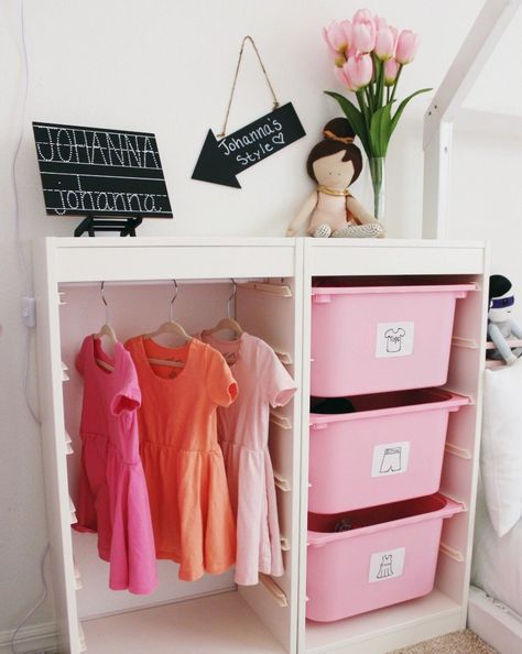 This layout allows your children to partake in the morning routine of getting ready for school without power struggles and disorganization. Kuggis Ikea, Organize Wardrobe, Ikea Organisation, Montessori Wardrobe, Diy Organize, Kids Clothes Storage, Dress Up Stations, Toddler Organization, Diy Bedroom Storage