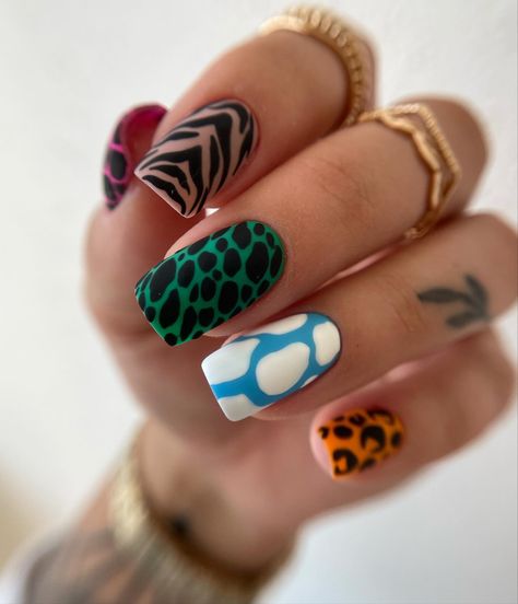 Boho Nail Art, Sally Nails, Uñas Animal Print, Oval Nails Designs, Nail Design Glitter, Almond Nail Art, Ideas Uñas, Gel Toe Nails, Cow Nails