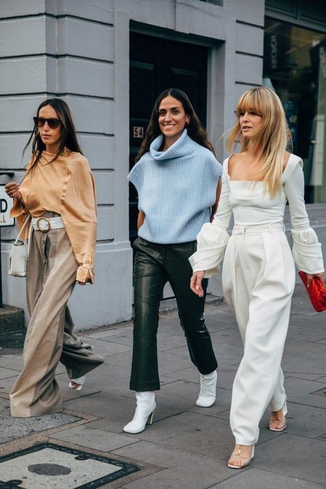 London fashion week street style #streetstyle #lfw #fashionweek #outfitideas #outfitinspo London Fashion Week Street Style, Fashion Week Outfit, Looks Party, Elegante Casual, London Street Style, Looks Street Style, Street Style Trends, Fashion Weeks, Street Style Inspiration