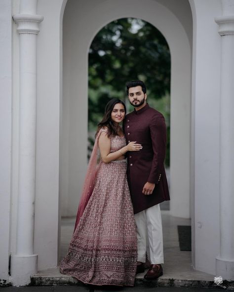 Engagement Dress For Indian Couple, Ring Ceremony Dress Indian Couple, Bride And Groom Dress Combination Indian, South Indian Groom Outfit, Wedding Couple Dress Combination, Engagement Looks For Indian Couple, Engagement Couple Dress Indian, Ring Ceremony Dress Indian, Engagement Couple Outfits Indian