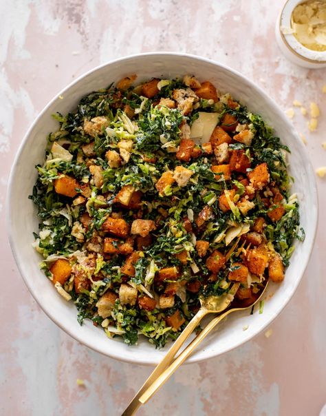 Winter Caesar Salad with Dijon Breadcrumbs Big Salads, Family Dinner Night, Yummy Salads, Green Salad Recipes, Veggie Delight, Salad Sauce, Big Salad, Roasted Squash, Winter Dinner