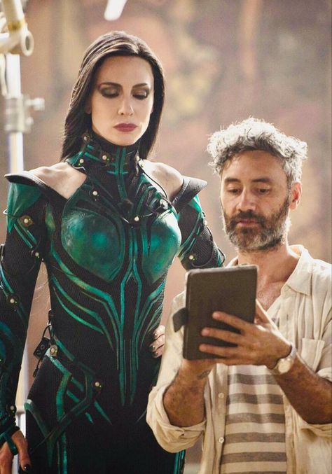 Waiting Meme, Funny Clip, Catherine Élise Blanchett, Scott Campbell, Taika Waititi, Mom Funny, Life Memes, Cate Blanchett, Tall Girl