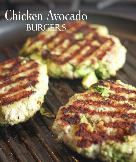 Chicken Avocado Burger! Chunks of fresh avocado mixed with ground chicken or turkey. Perfectly Paleo and Whole30! Chicken Avocado Burger, Avocado Burger, Avocado Dessert, Patties Recipe, God Mat, Chicken Avocado, Ground Chicken, Avocado Recipes, On The Grill