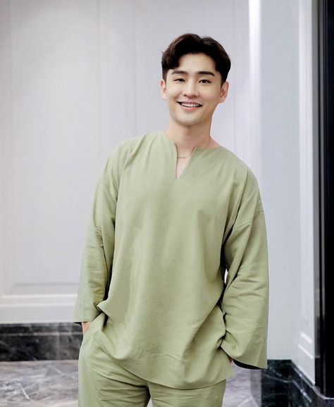 Alvin Chong, 23 January, Reality Show, Long Sleeve Tshirt Men, Singing, Actors, Mens Tops, Mens Tshirts