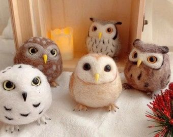 Tovad Ull, Quilling Flower Designs, Needle Felted Owl, Felt Owls, Needle Felting Diy, Felt Owl, Needle Felting Tutorials, Owl Ornament, Needle Felting Projects