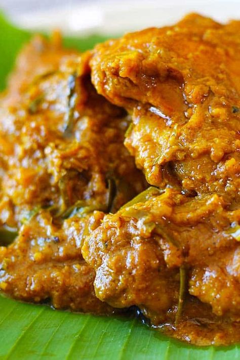 Malaysian Chicken Rendang - El Mundo Eats Rendang Curry, Malaysian Chicken Curry, Chicken Rendang, Malaysian Chicken, Masakan Malaysia, Malay Food, Malaysian Cuisine, Yellow Rice, Curry Dishes