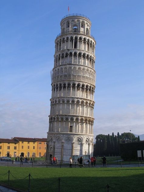 Famous Landmarks Around The World, Landmarks Around The World, American Landmarks, Famous Architecture, Tower Of Pisa, Pisa Italy, Famous Monuments, Famous Buildings, Iconic Buildings