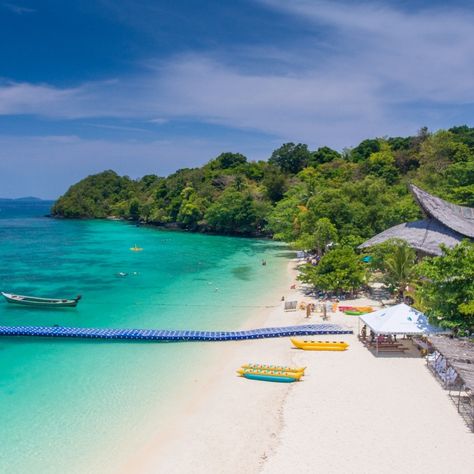 "Banana Beach" ☀️ Banana Beach is the best corner of Koh Hey (Coral Island) and one of the most beautiful attractions in Phuket.🏝️☀️ #BananaBeach #KohHey #Phuket #Phukettrip #Kahangbeach #CoralIsland 𝐂𝐨𝐧𝐭𝐚𝐜𝐭 𝐮𝐬 ☎ 𝐖𝐡𝐚𝐭𝐬𝐚𝐩𝐩 : +𝟔𝟔 𝟗𝟓 𝟎𝟑𝟖 𝟓𝟓���𝟑𝟓 🌐 www.phuketdreamcompany.asia Banana Beach, Coral Island, Beach Images, Phuket Thailand, Dream On, Phuket, Most Beautiful, Thailand, Coral