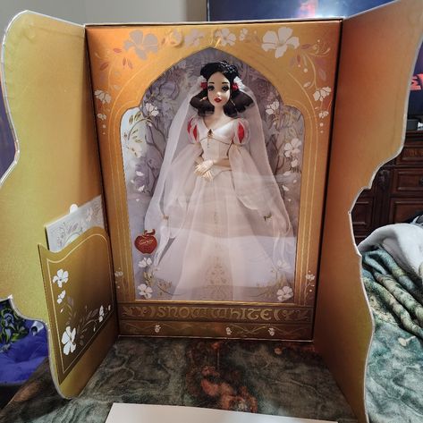 Neither Item Has Been Opened Or Removed. Doll Comes With Coa. Im Not Sure What Number It Is As I Have Not Opened To Check. Journal Is Nib . Limited To One Per Guest, Two Per Household Celebrating The 85th Anniversary Of Snow White And The Seven Dwarfs Limited To 7,700 Worldwide Includes Certificate Of Authenticity And Display Stand Realistic Rooted Hair Set In Curls Painted Face And Rooted Eyelashes Poseable Arms, Legs And Head Snow White Wedding Doll With Detailed Storybook Bridal Gown Embroide Jessie Halloween Costume, Jessie Halloween, Piglet Ears, Sally Halloween Costume, Pooh's Grand Adventure, Dramatic Veil, Snow White Wedding, Disney Buttons, Disney Coffee Mugs