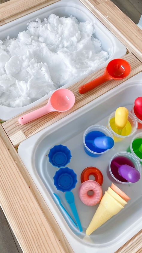 Dropper Sensory Play, Sensory Table Water Play, Learning Sensory Bin, Ikea Sensory Bin, Toddler Sensory Bin Ideas, Flisat Sensory Table Ideas, Ikea Sensory Table Ideas, Ice Sensory Play, Snow Sensory Bin