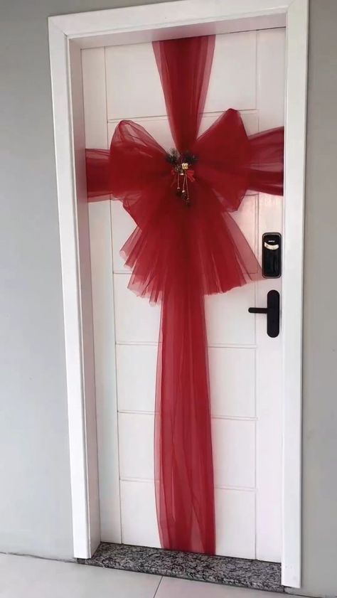 Christmas Entryway Door Decor Diy Door Decor, Diy Christmas Door, Christmas Decorations Diy Crafts, Front Door Christmas Decorations, Xmas Deco, Christmas Front Doors, Christmas Themes Decorations, Christmas Door Decorations, Christmas Crafts Decorations