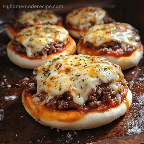 English Muffin Pizza Burgers, Pizza Burgers On English Muffins, Pizza With Ground Beef, Pizzawiches Recipe, What To Make With Pizza Sauce, Mini Pizza Burgers, Pizza Burgers School, Crockpot Pizza Burgers, Sloppy Joe Pizza