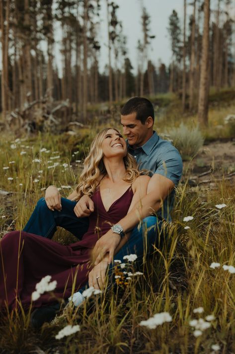 Photoshoot Ideas Elegant, Engagement Photos Park, Pnw Mountains, Outdoor Engagement Pictures, Pnw Photography, Outdoor Photoshoot Ideas, Engagement Photo Shoot Beach, Travel Elopement, Mountain Photoshoot