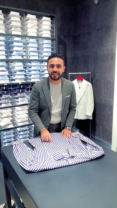 maisra_ghonim on Instagram: New way to fold #shirt into your luggage 😳 Tag a friend who travels a lot 🔥 #foldingshirt #foldingclothes #folding #egyptiancotton… Folding Shirts, Guys Fashion Casual, Mens Smart Casual Outfits, Mens Business Casual Outfits, Kitchen Ideas Modern, Classy Suits, Cleaning Tricks, Smart Casual Men, Men's Formal Style