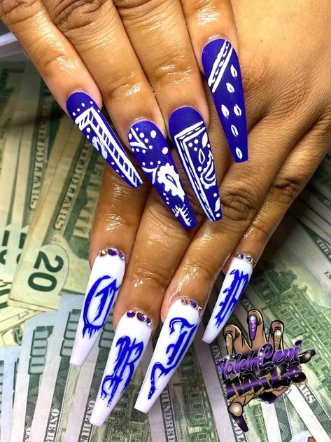 Royal Blue Bandana Nails, Crip Blue Nails Acrylic, Bandana Print Nails, Blue Bandana Nails, Gangster Nails, Bandana Tattoo, Bandana Nails, Gucci Nails, Hood Girls