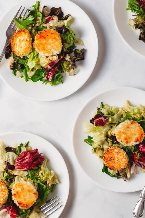 French Bistro Salad, Warm Goat Cheese Salad, Easter Dinner Ideas, Bistro Salad, Fancy Salads, Baked Goat Cheese, Goat Cheese Recipes, Bistro Food, Goat Cheese Salad