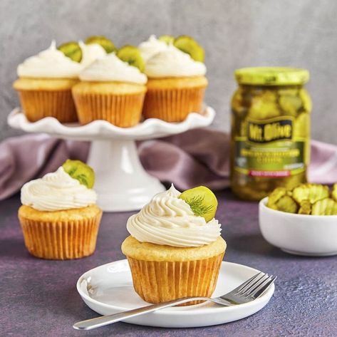 Pickle Cupcakes Pickle Cupcakes Recipe, Dill Pickle Cupcakes, Pickle Cake Ideas, Pickle Cupcakes, Pickle Cake, Pickle Snacks, Pickle Ideas, Pickle Board, Pickle Party