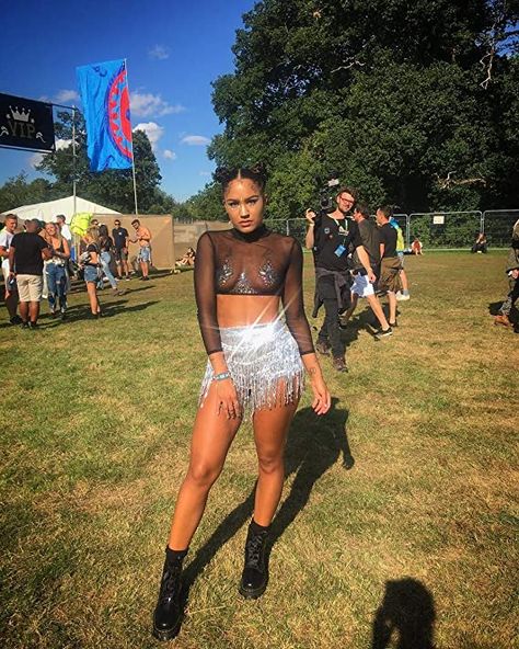 Outfit Bresh, Electro Festival Outfit, Ultra Outfits, Festival Bottoms, Black Festival Outfit, Tomorrowland Outfit, Cheap Outfits, Raver Outfits, Rave Ideas