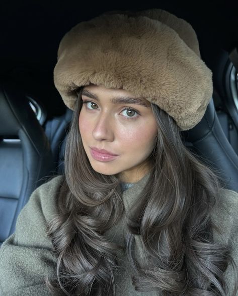 Hairstyles With Hats, Face Claim Dr, Hat Selfie, Hats Winter, Fur Hat, Winter Hat, A Woman, Hairstyles, Hats