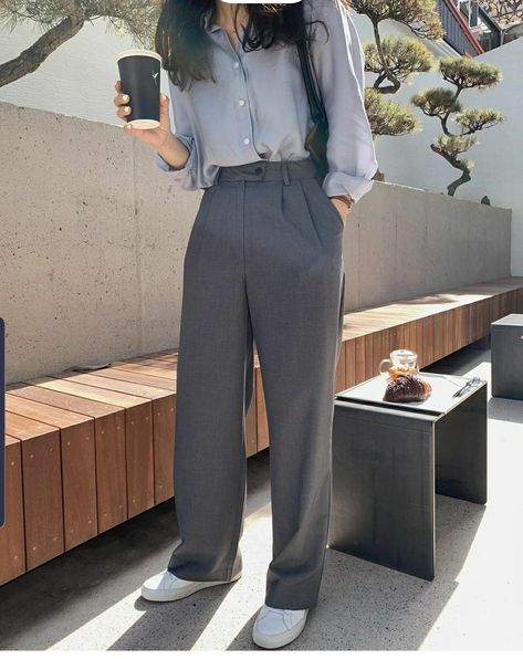 Ootd Korean, Korean Outfit Street Styles, Korean Casual Outfits, Korean Girl Fashion, Stylish Work Outfits, Casual Work Outfits, Mode Inspo, 가을 패션, Grey Pants