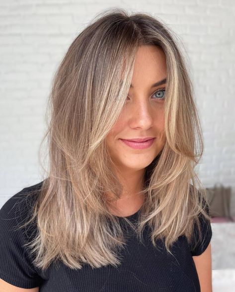 Mid Length Hair Long Layers Face Framing, Medium Length Hair For Thinner Hair, Fine Hair Cuts Medium Length, Mid Length Hairstyle Women Fine Hair, Large Face Haircut, Hair For Fine Straight Hair, Front Layer Haircut Face Framing, Medium Length Hair With A Lot Of Layers, Layers Fine Hair Medium